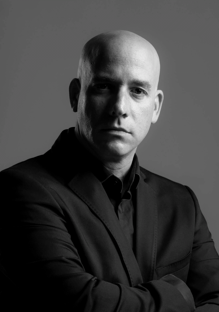 - פוזות למצלמה רציני ופחות רציני - ?רשמי או לא רשמי