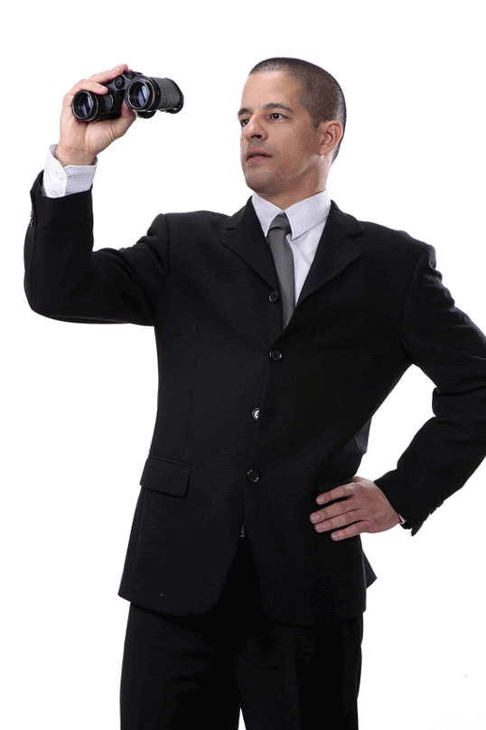 דמיינו לאן אתם רוצים להגיע - איש בחליפה עם משקפת