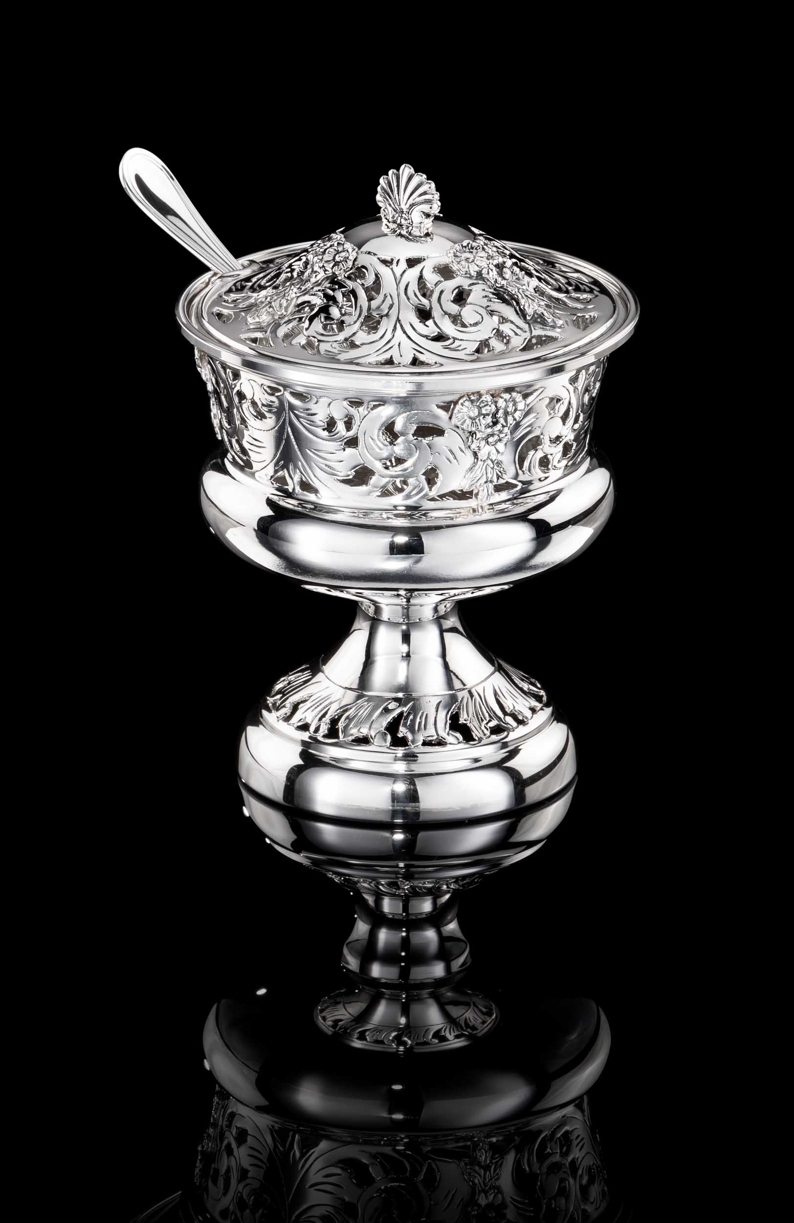 צילום דובישה ליודאיקה, צילום כלי כסף בעיצוב מסורתי עם נראות פרסומית