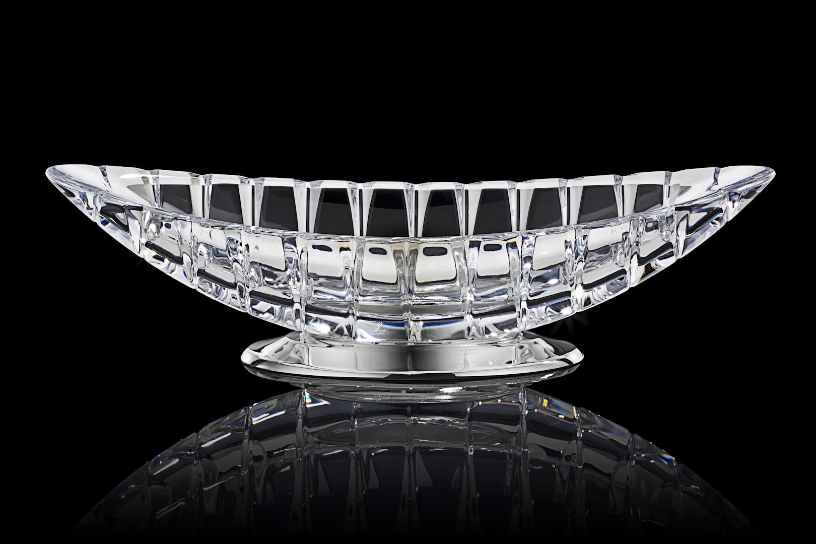 צילום סנטר פיס מזכוכית ליודאיקה, צילום מוצר דקורטיבי לפרסום ומיתוג